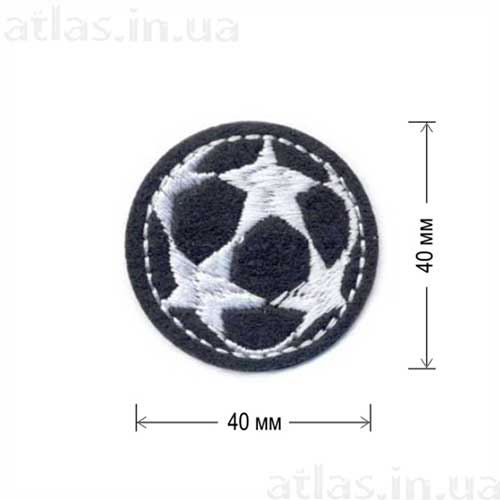 черный футбольный мяч на спортивную форму