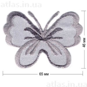 серая бабочка на атласе нашивка 65x46 мм