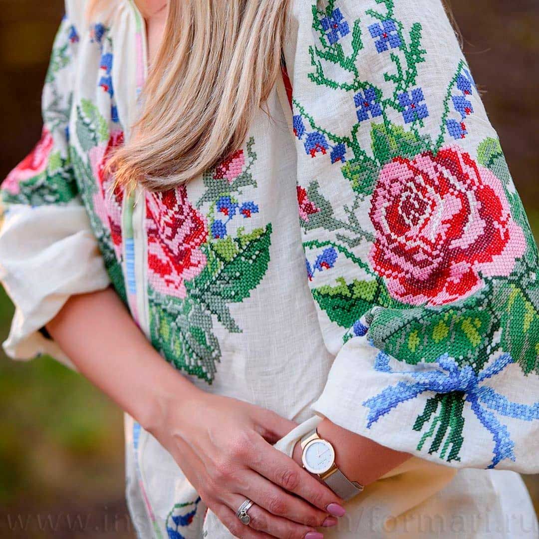 Stickerei auf Leinenbluse