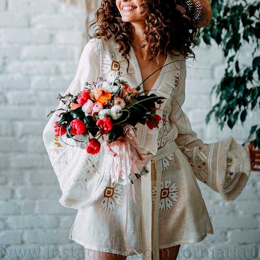 Leinentunika mit Stickerei