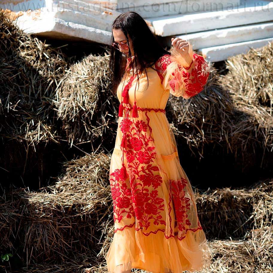 leichtes Kleid mit Stickerei