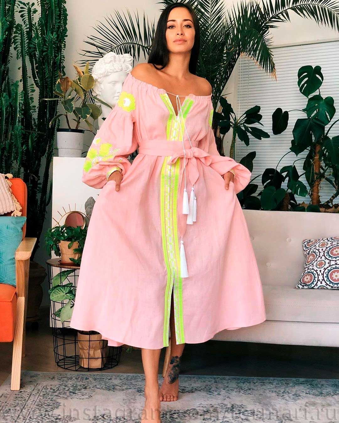 langes Leinenkleid mit Stickerei