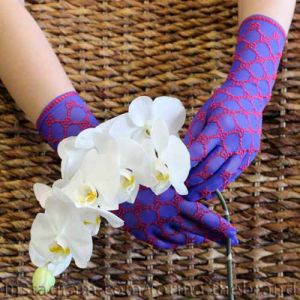 Дамські перчатки з вишивкою