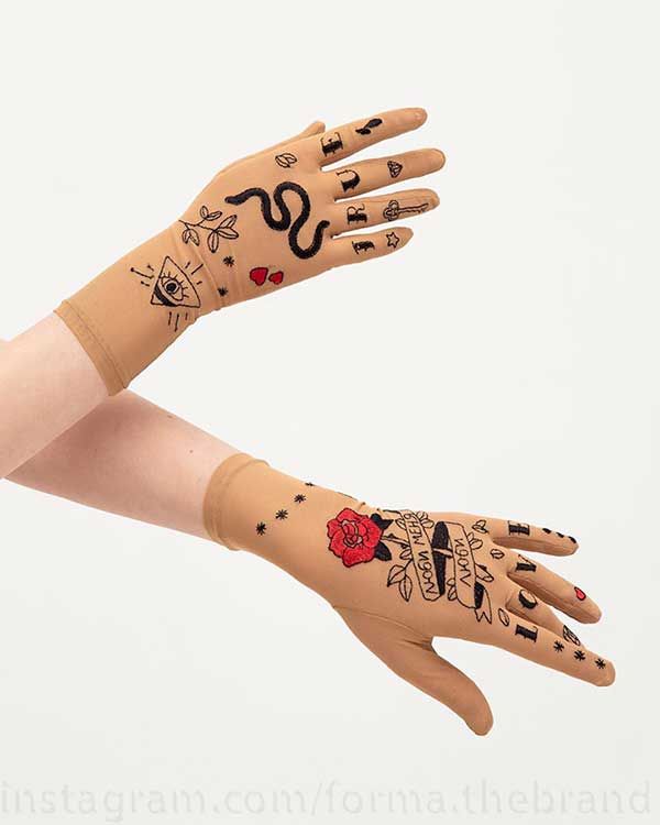 Embroidery on gloves LOVE ME