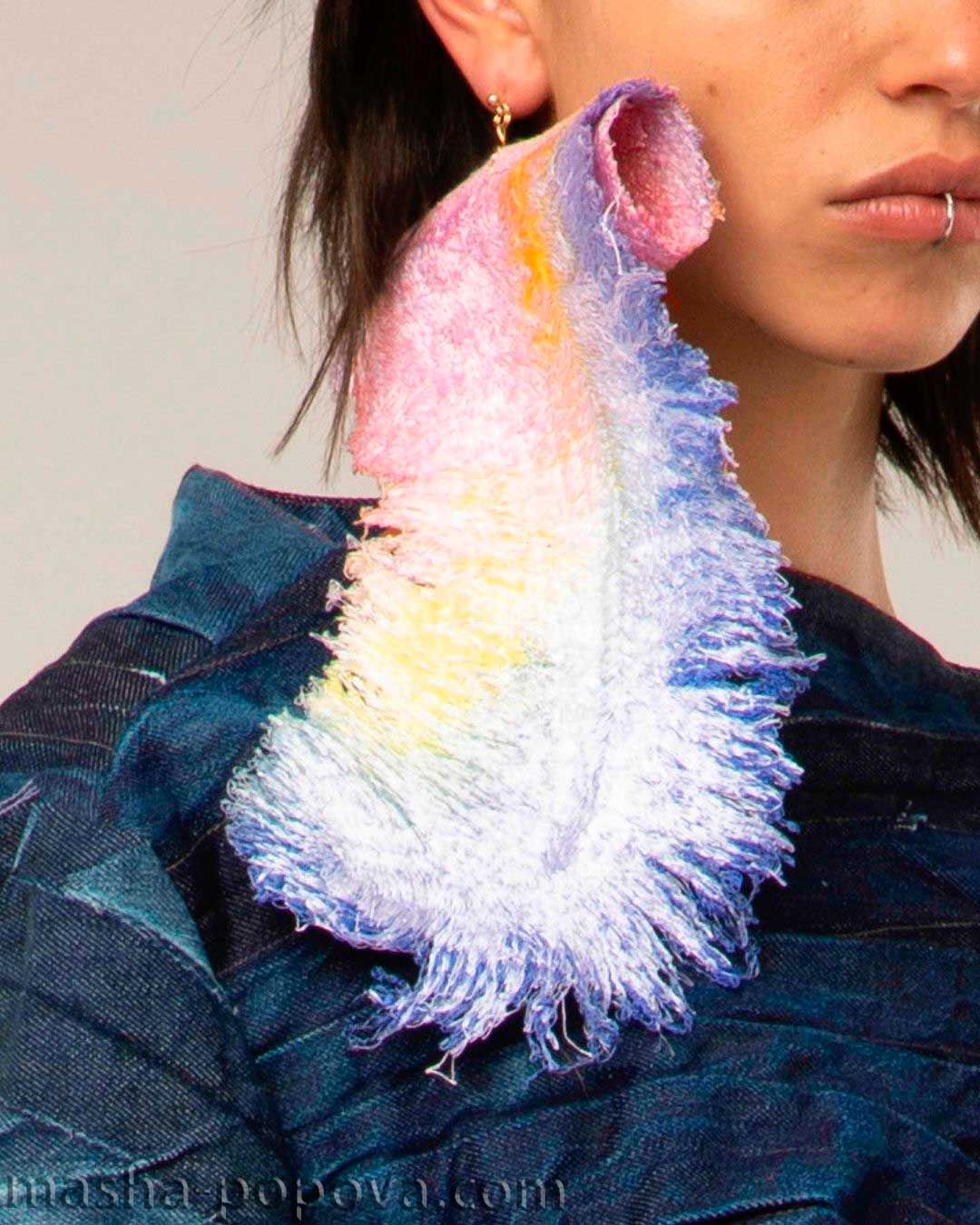 вышитые перья