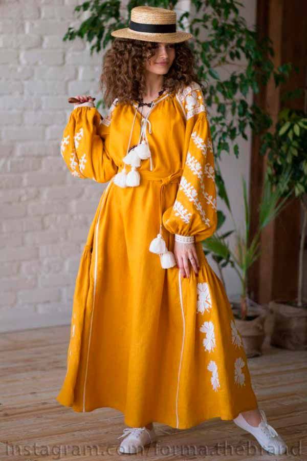 Платье с одноцветной вышивкой