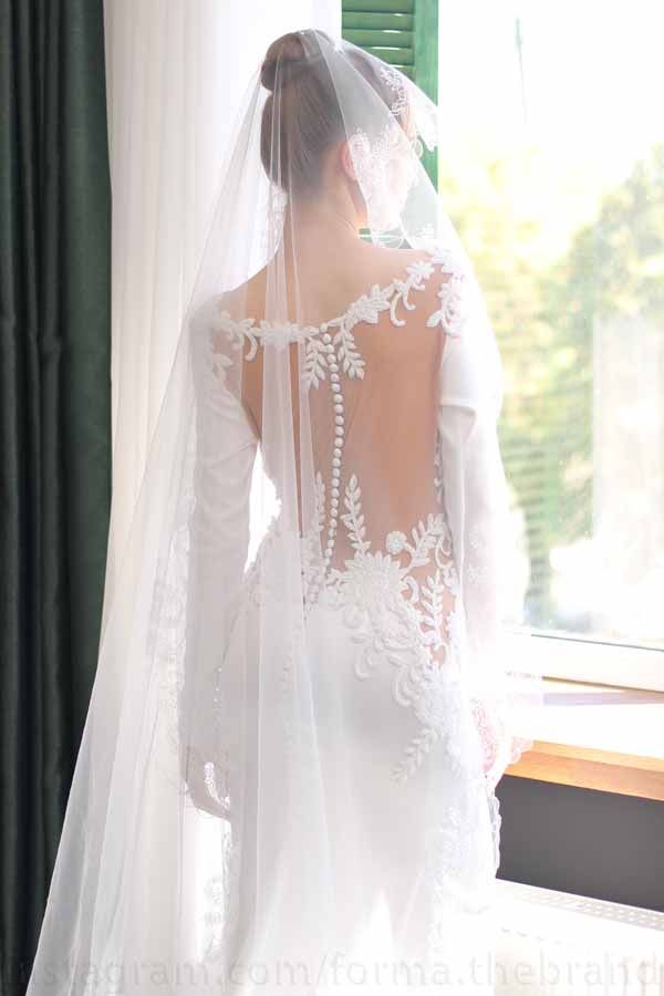 Schleier mit Stickerei