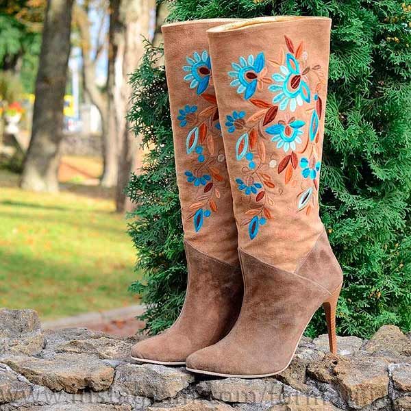 вишивка на чоботях