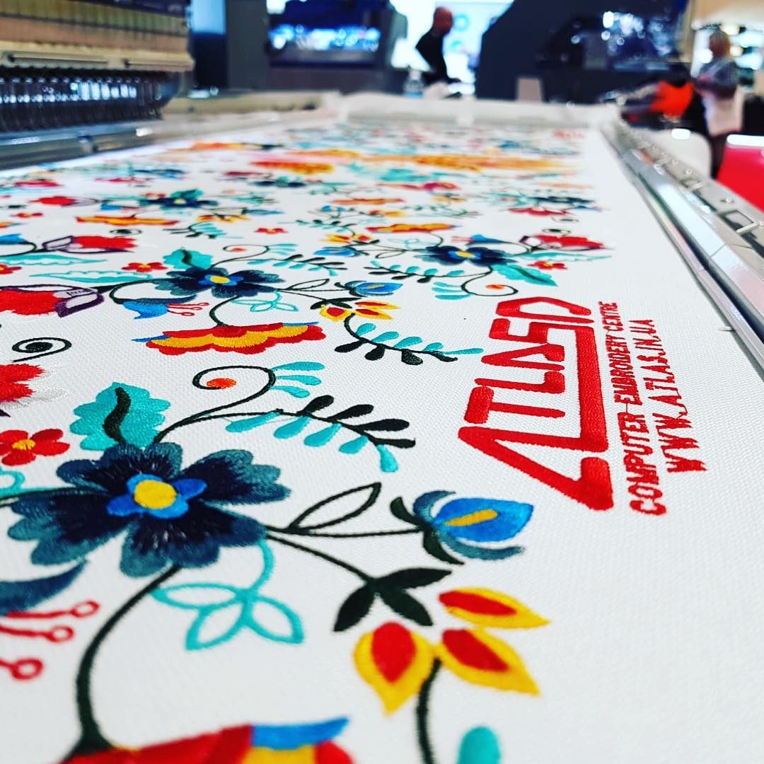 Computerstickerei im Rand