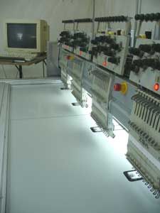 Универсальная вышивальная машина ZSK JF0411 для вышивки на готовых изделиях, вышивки шевронов и нашивок