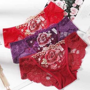 Вишивка на жіночій білизні